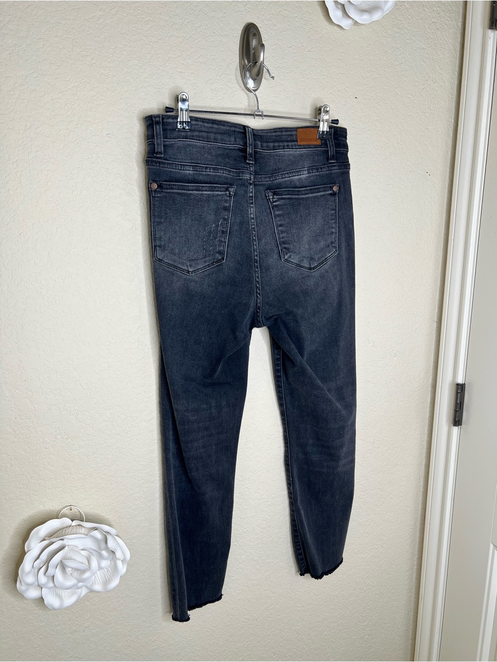 NTM: Judy Blue Skinny Jeans Size 5/27 Black Gray Wash Raw Hem Stretch Denim - Picture 15 of 16